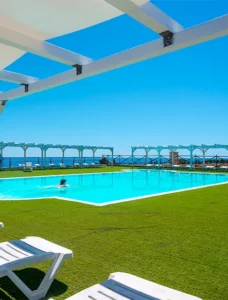 حمامات سباحة بانورامية